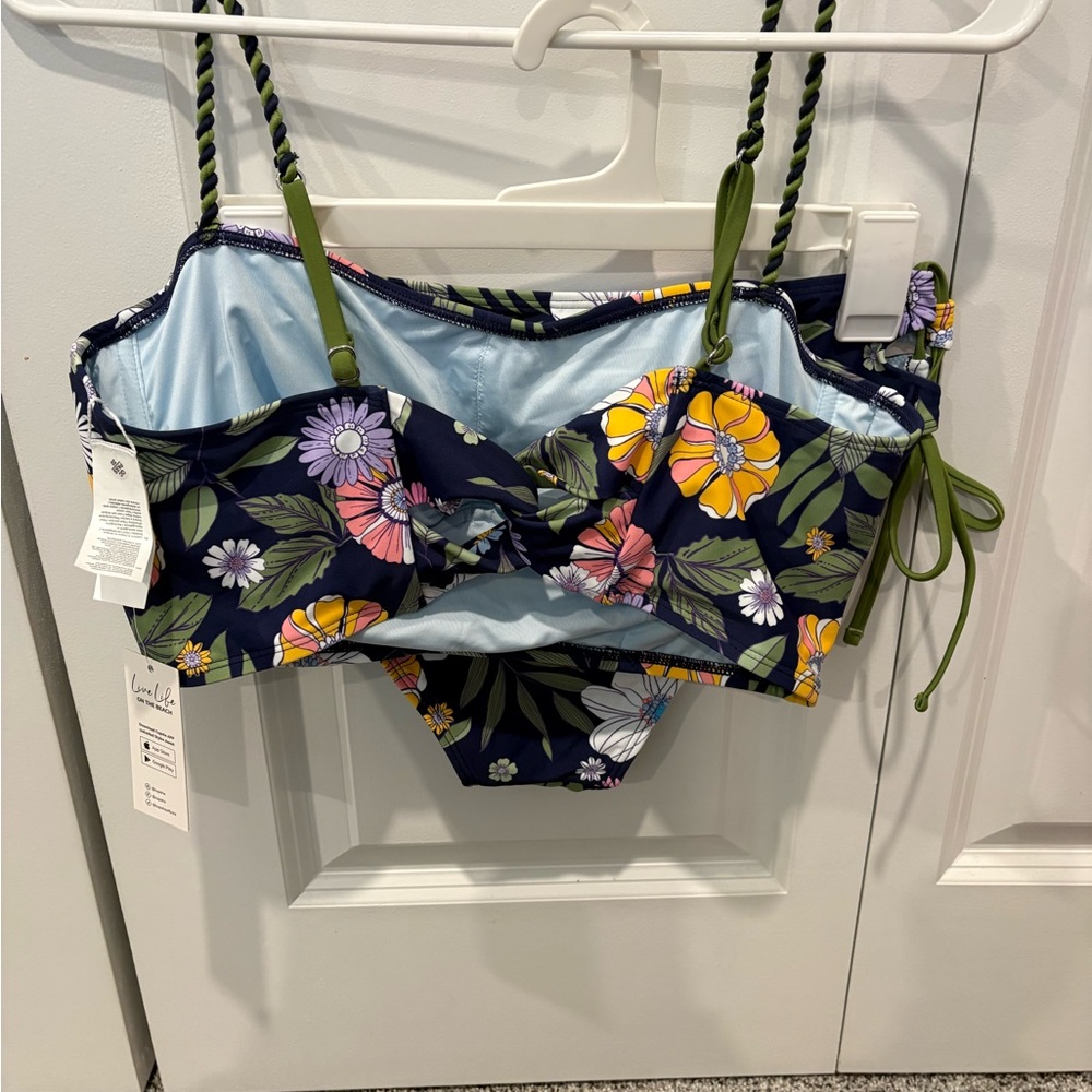 Cupshe never worn bikini - Picture 2 of 8